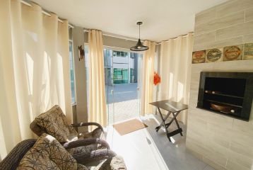 Apartamento em condomínio fechado, com dois quartos em Caiobá - REF.:444